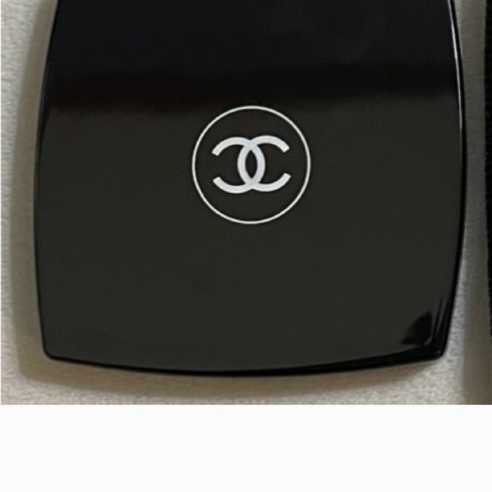 Chanel Compact Mirror - Picture 3 of 6